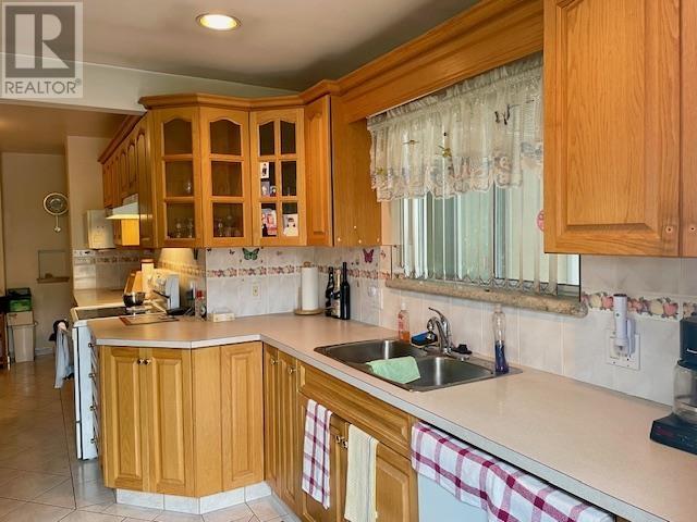 Listing Picture 2 of 5 : 3168 16TH AVENUE, Vancouver / 溫哥華 - 魯藝地產 Yvonne Lu Group - MLS Medallion Club Member