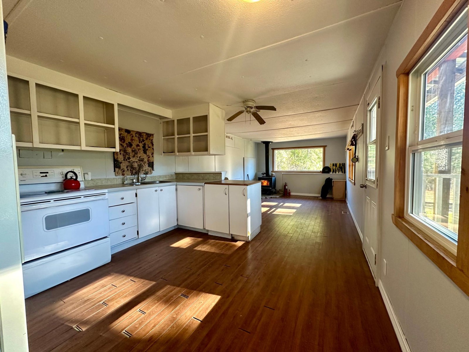 1982 LOFF ROAD, Castlegar, British Columbia One Percent Realty Ltd