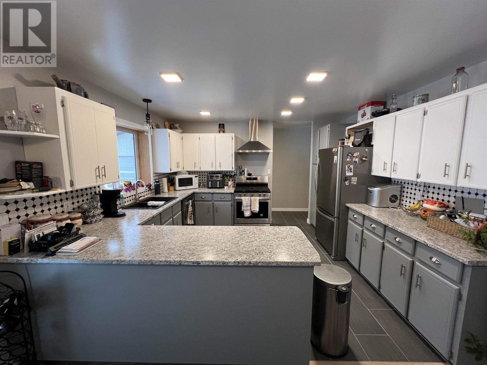 7608 Old Alaska Highway, Fort Nelson, British Columbia  V0C 1R0 - Photo 4 - R2936769