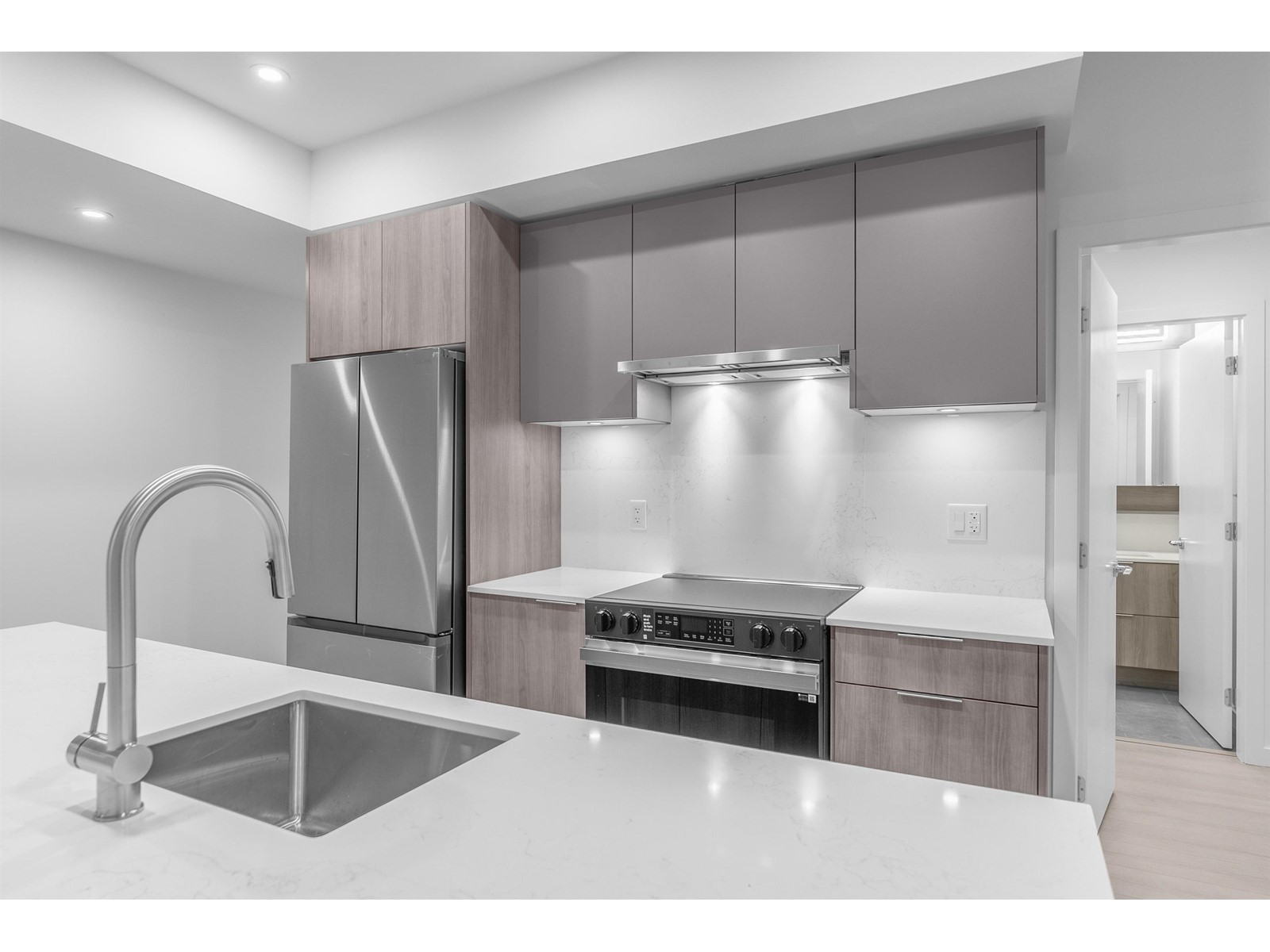 W202 10828 139a Street, Surrey, British Columbia  V3R 0H3 - Photo 7 - R2935491