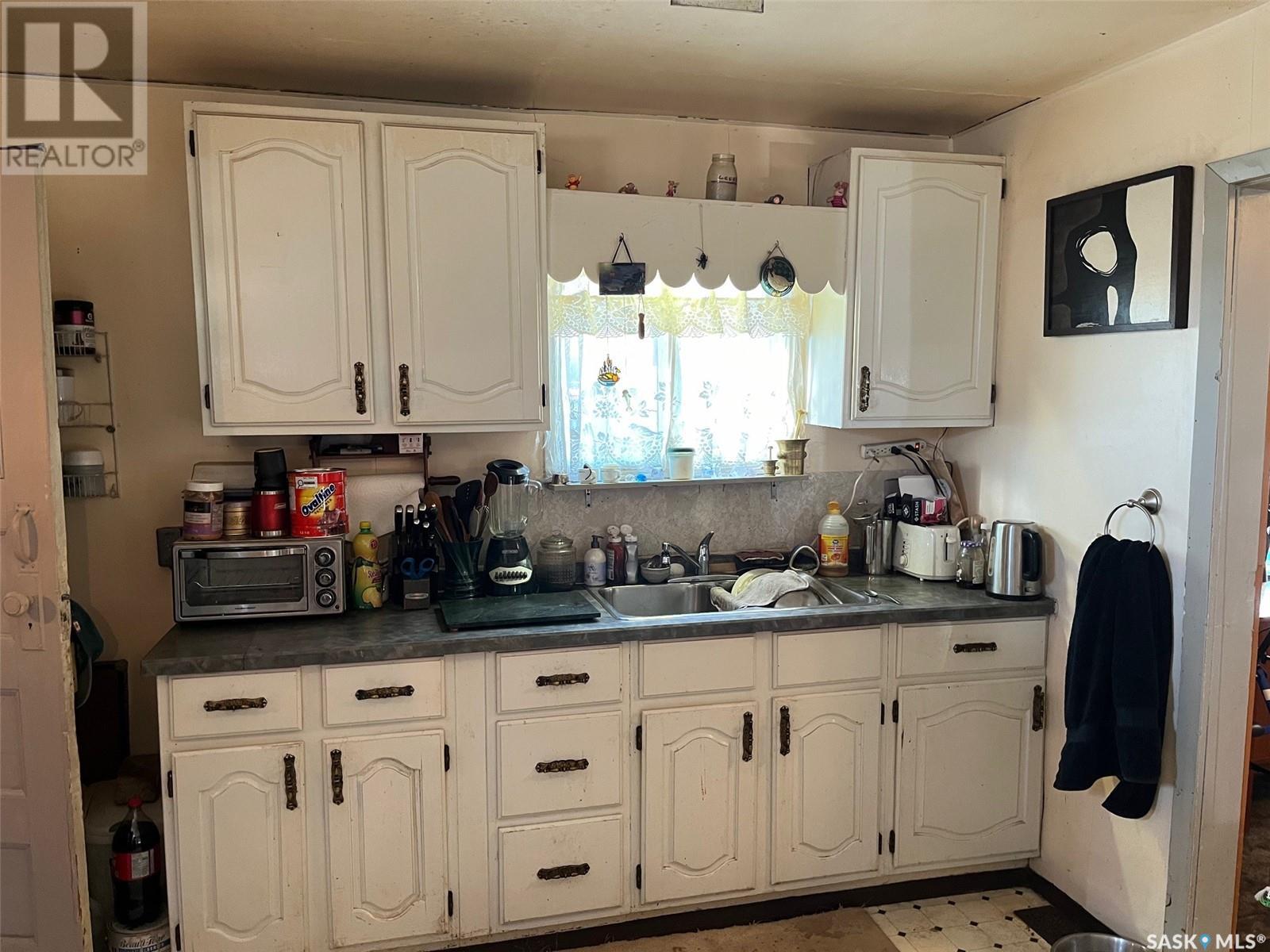 202 3rd Avenue, Young, Saskatchewan  S0K 4Y0 - Photo 2 - SK986437