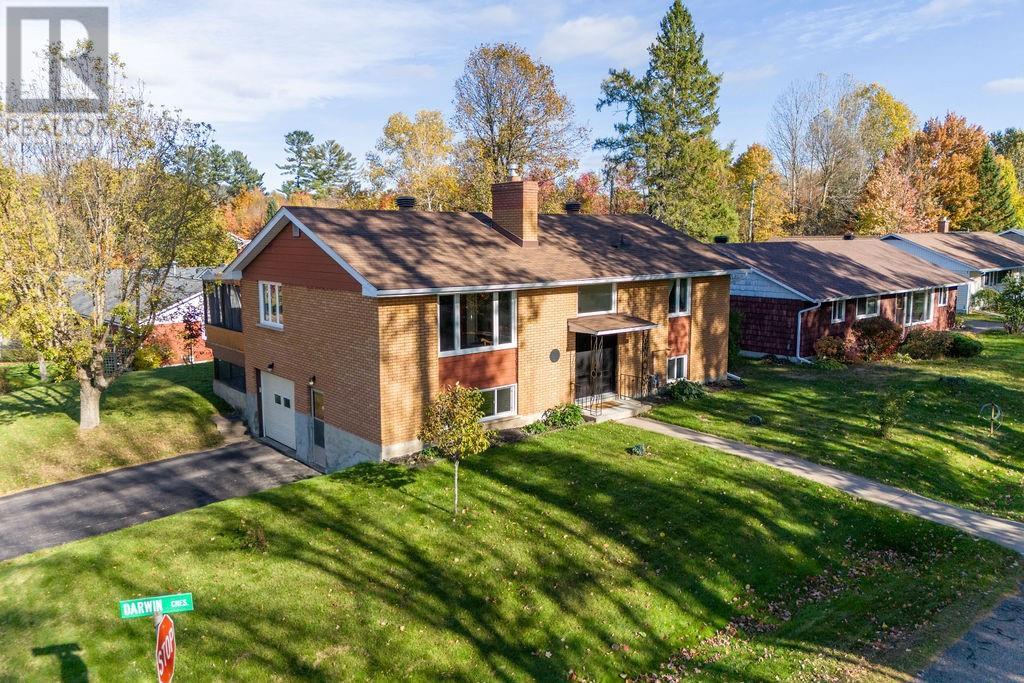 1 DARWIN CRESCENT, Deep River, Ontario One Percent Realty Ltd