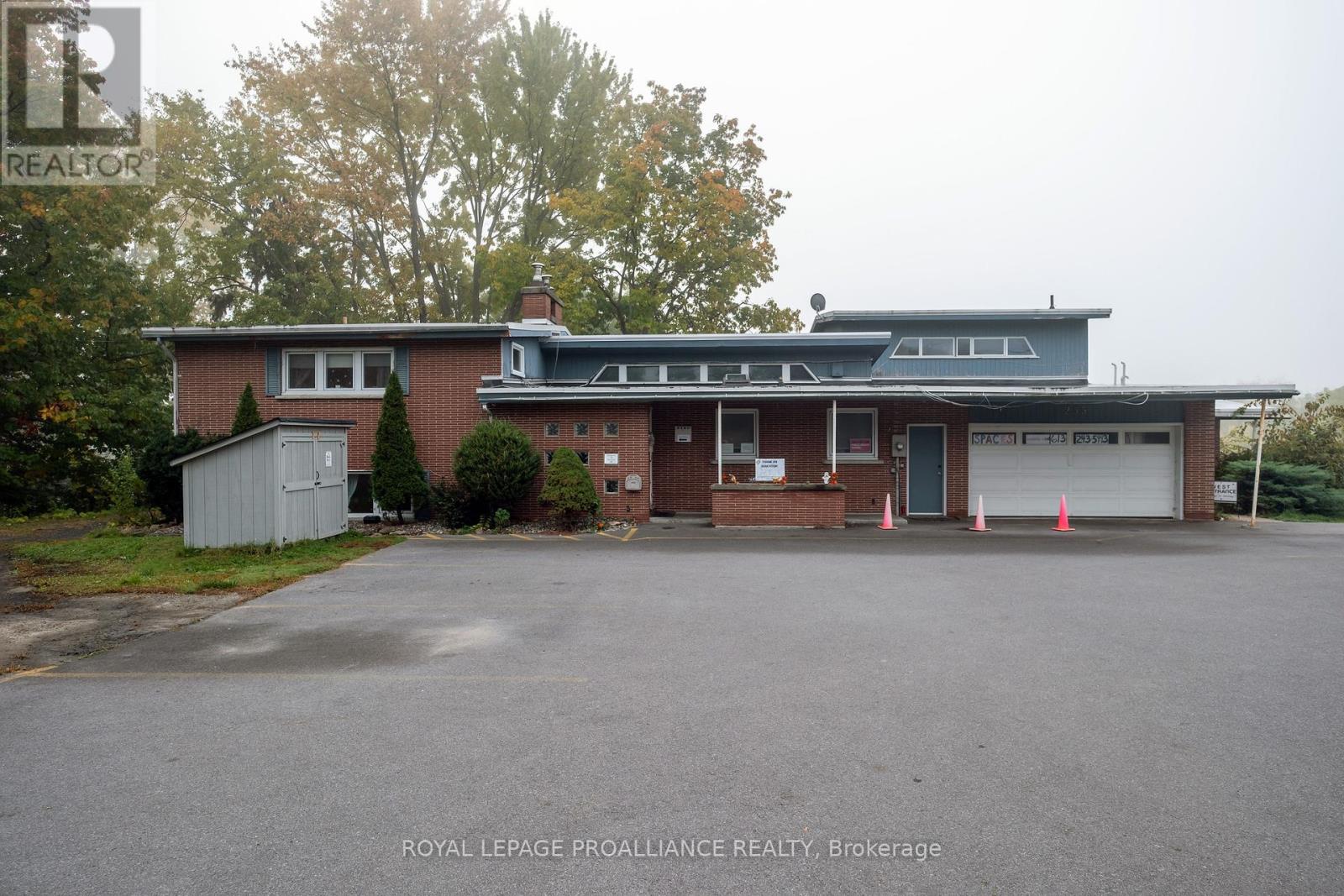 235 DUNDAS STREET W, Belleville, Ontario