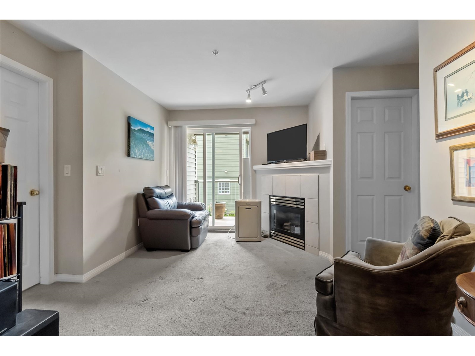 Property at 207 1280 MERKLIN STREET image 3