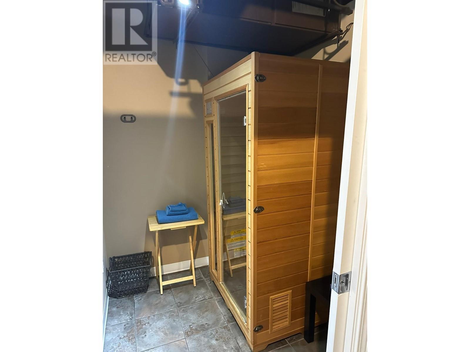 609 Carnarvon Street, New Westminster, British Columbia  V3M 1E3 - Photo 8 - C8063857