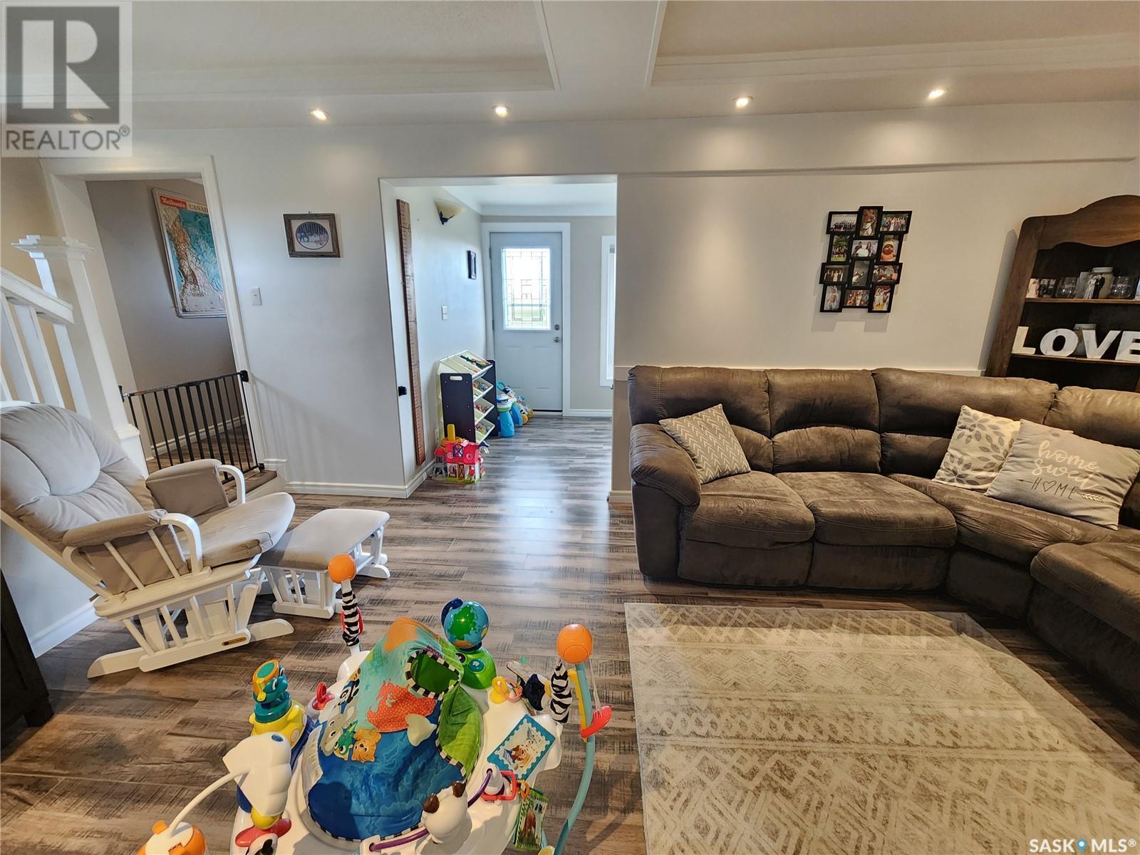 10 Danton Street, Tribune, Saskatchewan  S0C 2M0 - Photo 8 - SK986459