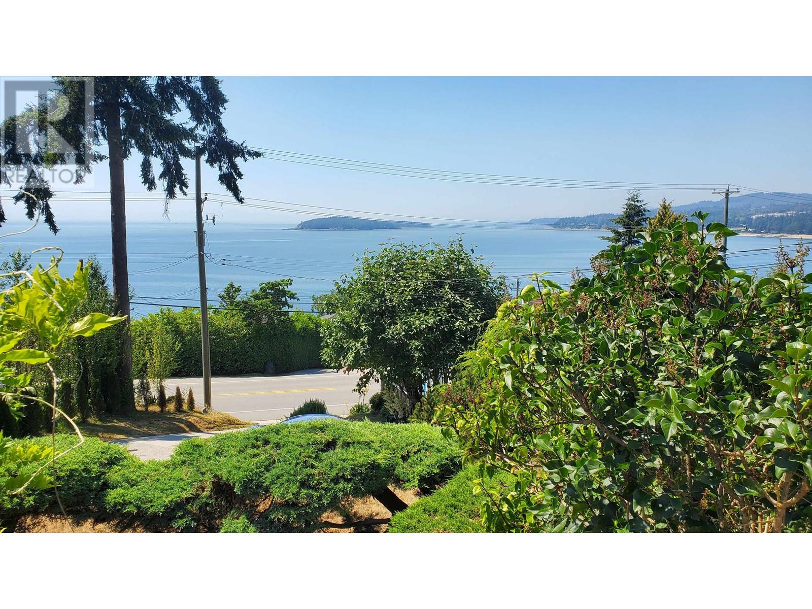 5218 Sunshine Coast Highway, Sechelt, British Columbia  V7Z 0C1 - Photo 1 - R2937119