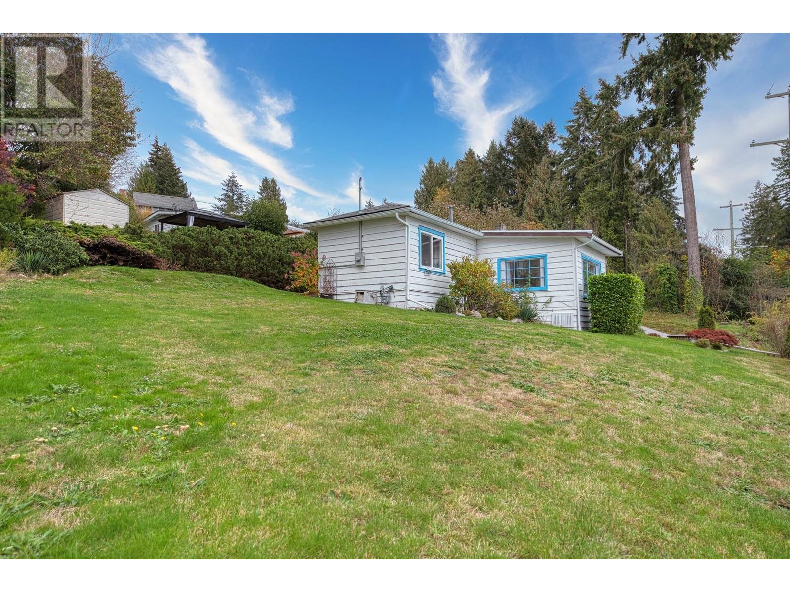 5218 Sunshine Coast Highway, Sechelt, British Columbia  V7Z 0C1 - Photo 4 - R2937119