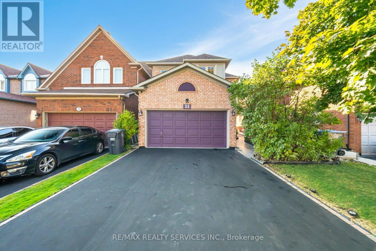 33 Bighorn Crescent, Brampton (Sandringham-Wellington), Ontario  L6R 1G5 - Photo 1 - W9418342