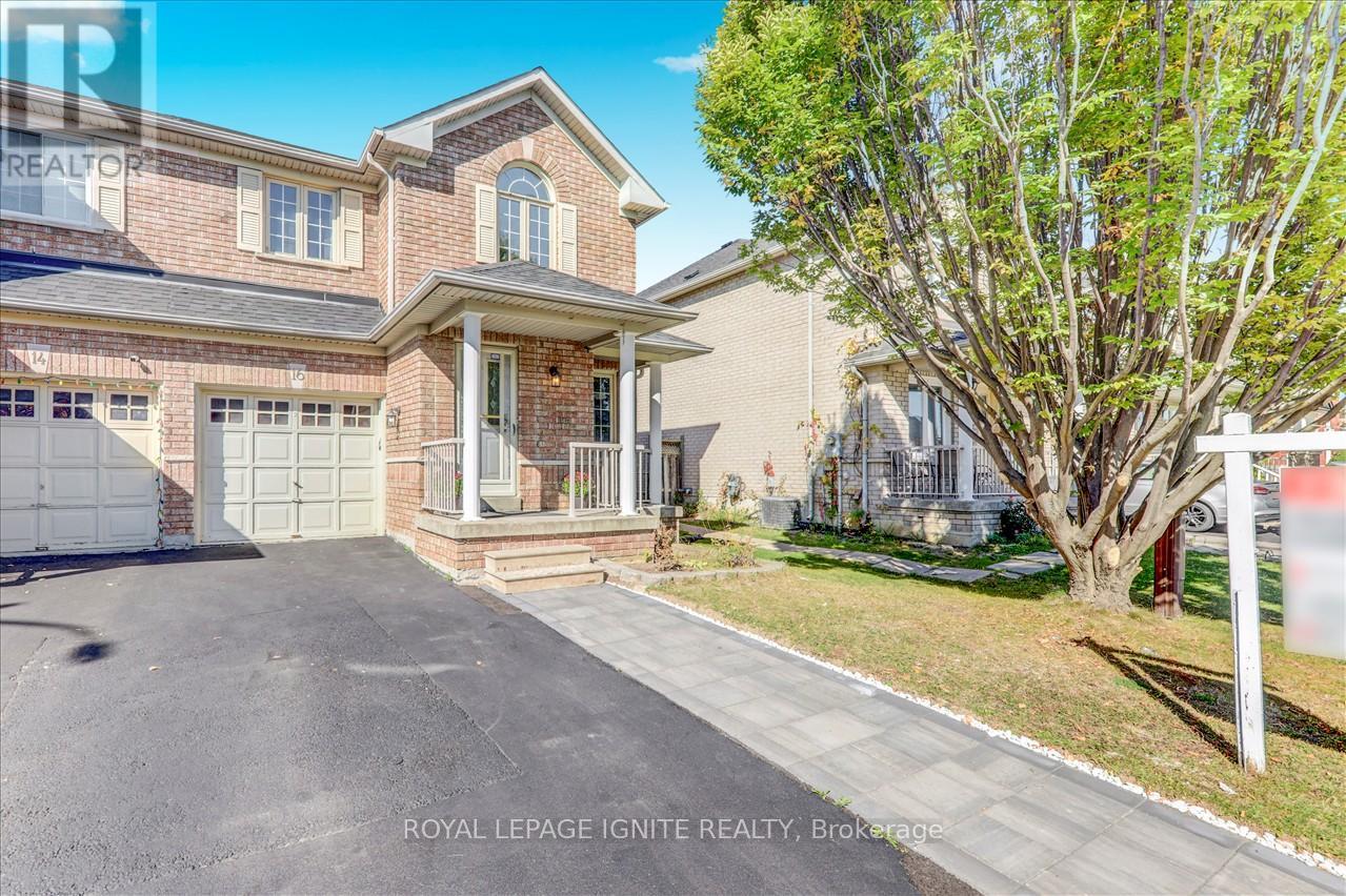 16 Canoe Glide Lane, Brampton (Sandringham-Wellington), Ontario  L6R 2A8 - Photo 2 - W9418388