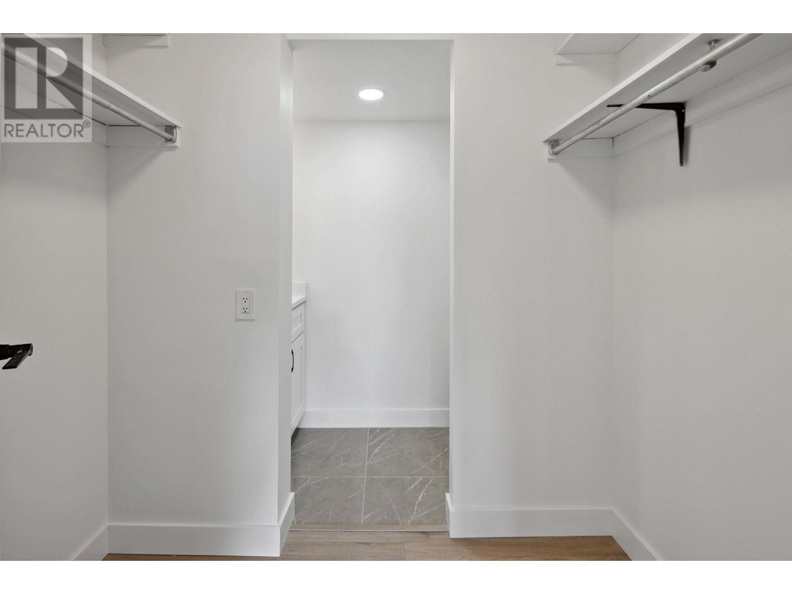 Listing Picture 10 of 18 : 2103 3737 BARTLETT COURT, Burnaby / 本拿比 - 魯藝地產 Yvonne Lu Group - MLS Medallion Club Member