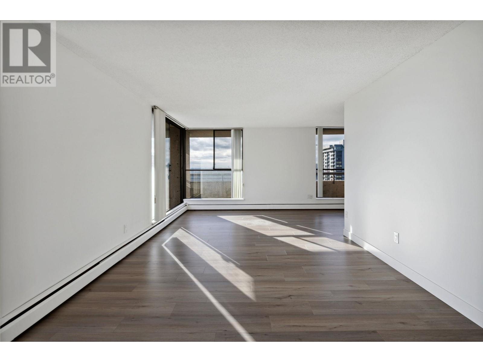 Listing Picture 2 of 18 : 2103 3737 BARTLETT COURT, Burnaby / 本拿比 - 魯藝地產 Yvonne Lu Group - MLS Medallion Club Member