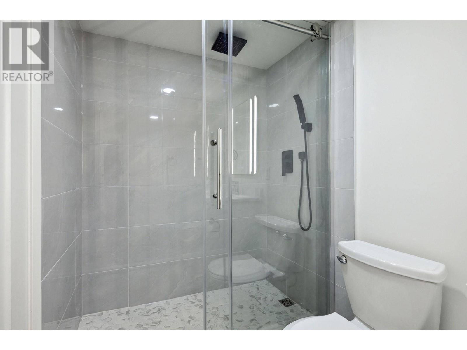 Listing Picture 8 of 18 : 2103 3737 BARTLETT COURT, Burnaby / 本拿比 - 魯藝地產 Yvonne Lu Group - MLS Medallion Club Member