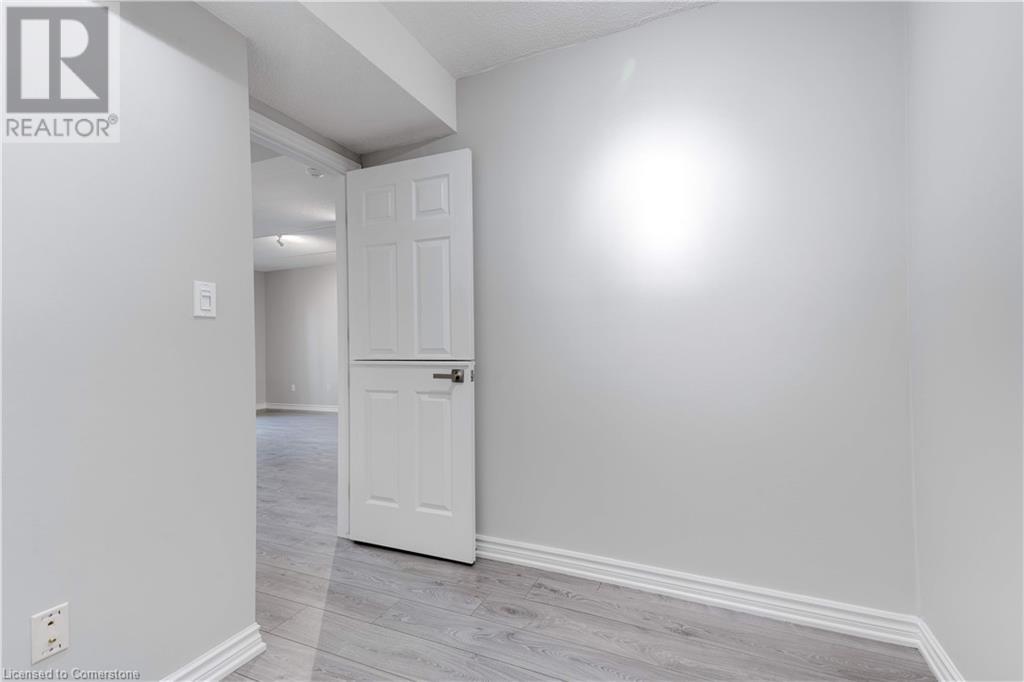 2040 Cleaver Avenue Unit# 104Burlington, Ontario  L7M 4C4 - Photo 5 - 40663721