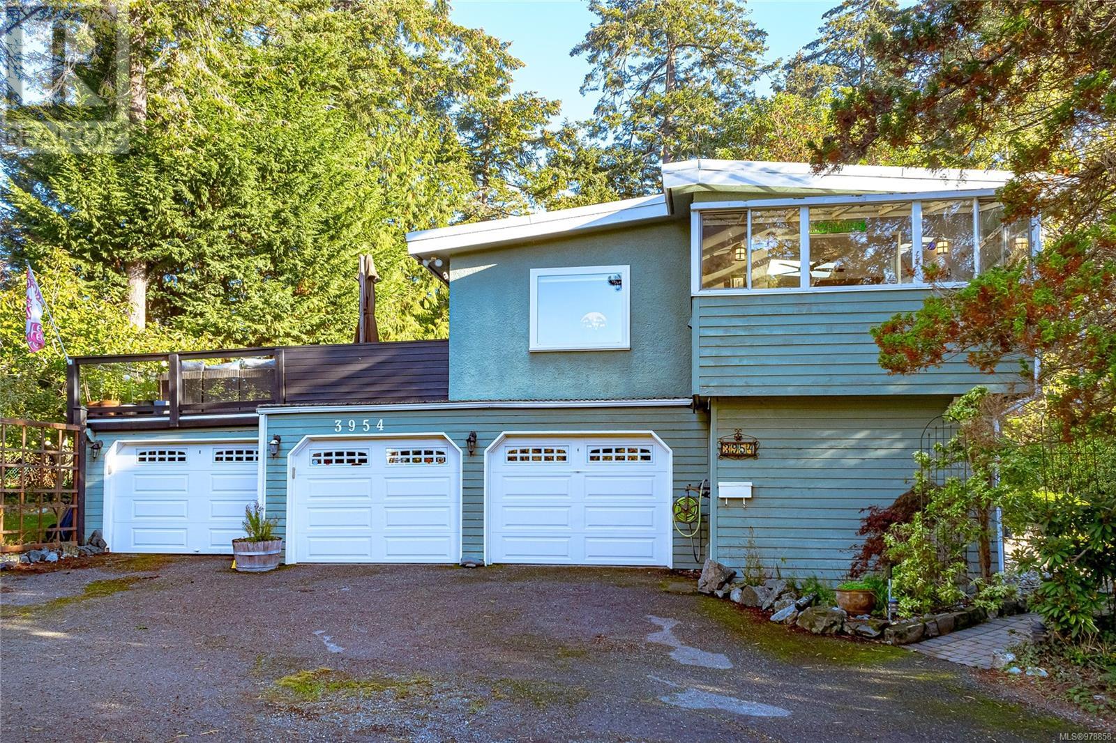 3954 Grandis Pl, saanich, British Columbia