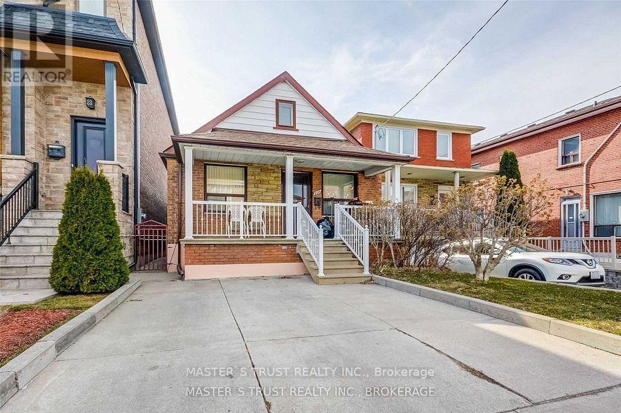 226 Chambers Avenue, Toronto (Keelesdale-Eglinton West), Ontario  M6M 3L5 - Photo 1 - W9419182