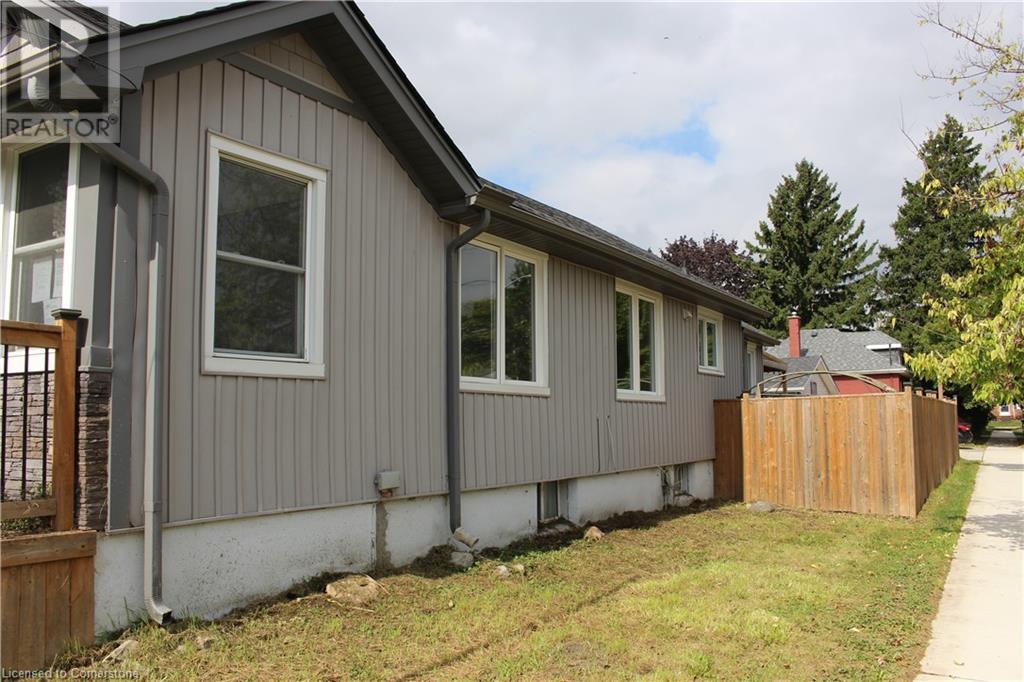 304 Nelson Street, Brantford, Ontario  N3S 4C8 - Photo 2 - 40666683