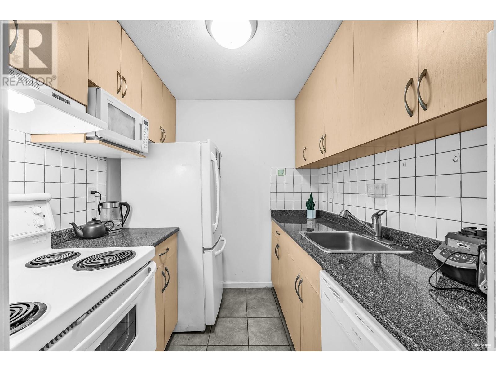 Listing Picture 8 of 18 : 106 830 E 7TH AVENUE, Vancouver / 溫哥華 - 魯藝地產 Yvonne Lu Group - MLS Medallion Club Member