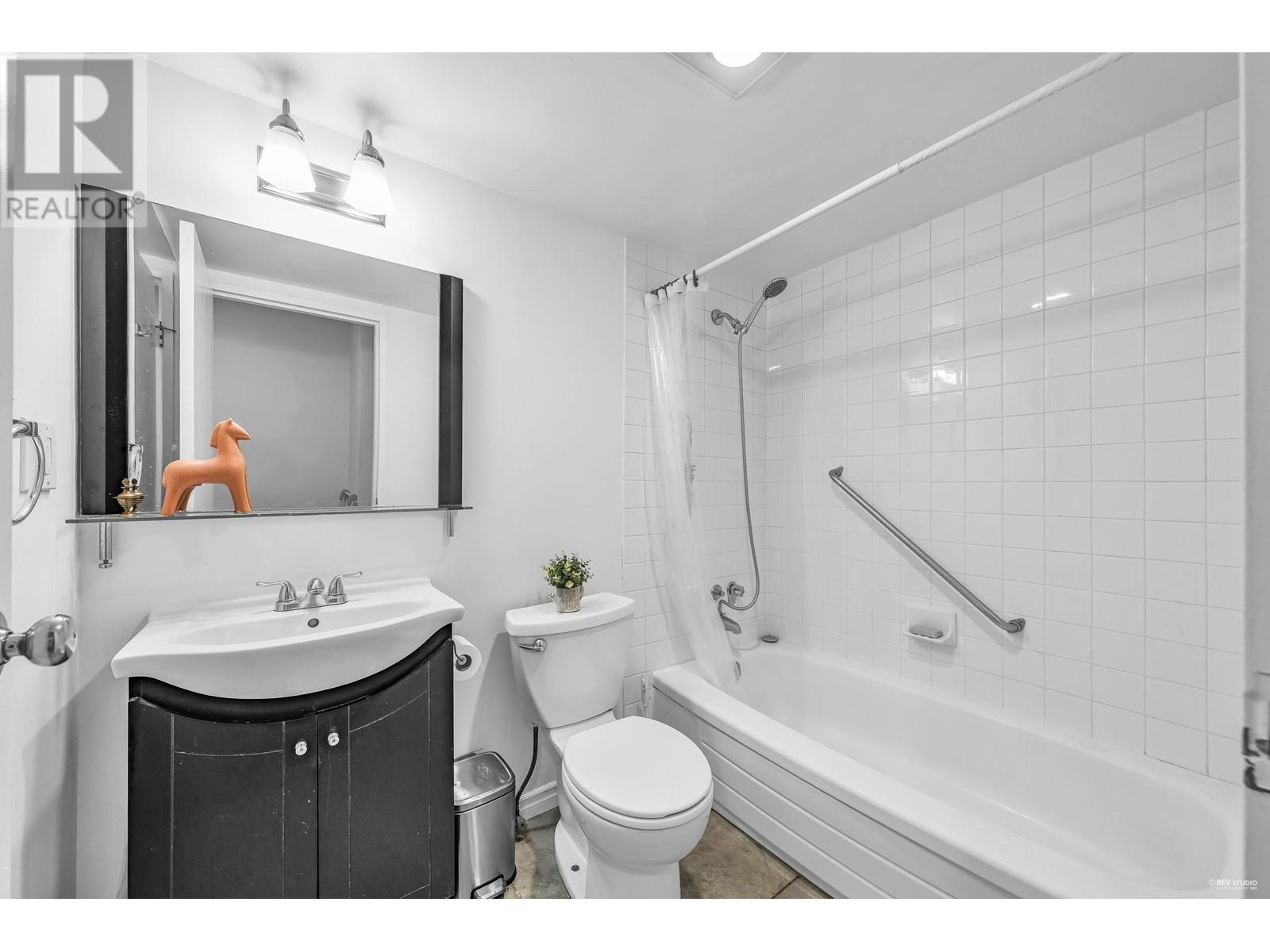 Listing Picture 12 of 18 : 106 830 E 7TH AVENUE, Vancouver / 溫哥華 - 魯藝地產 Yvonne Lu Group - MLS Medallion Club Member