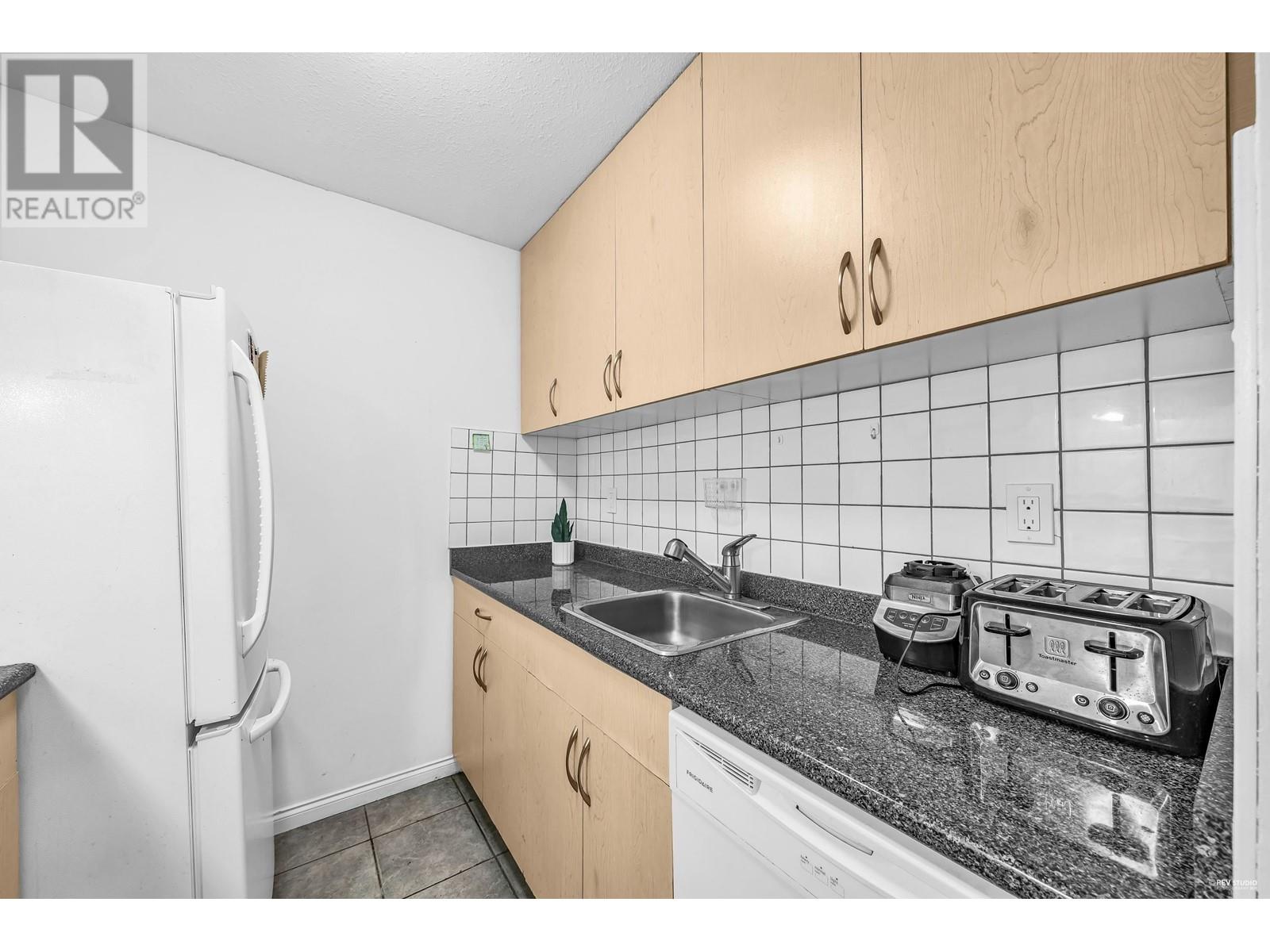 Listing Picture 9 of 18 : 106 830 E 7TH AVENUE, Vancouver / 溫哥華 - 魯藝地產 Yvonne Lu Group - MLS Medallion Club Member