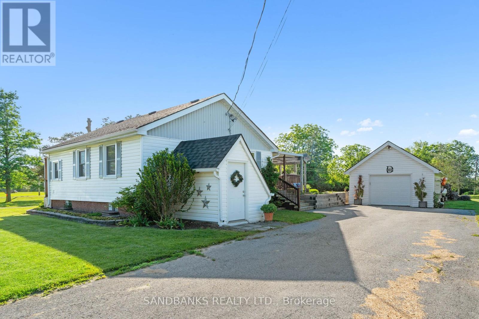 447 Massassauga Road, Prince Edward County (Ameliasburgh), Ontario  K8N 4Z7 - Photo 1 - X9419427