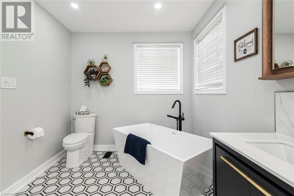 54 Stonepine Crescent, Hamilton, Ontario  L9C 7T7 - Photo 9 - 40666729