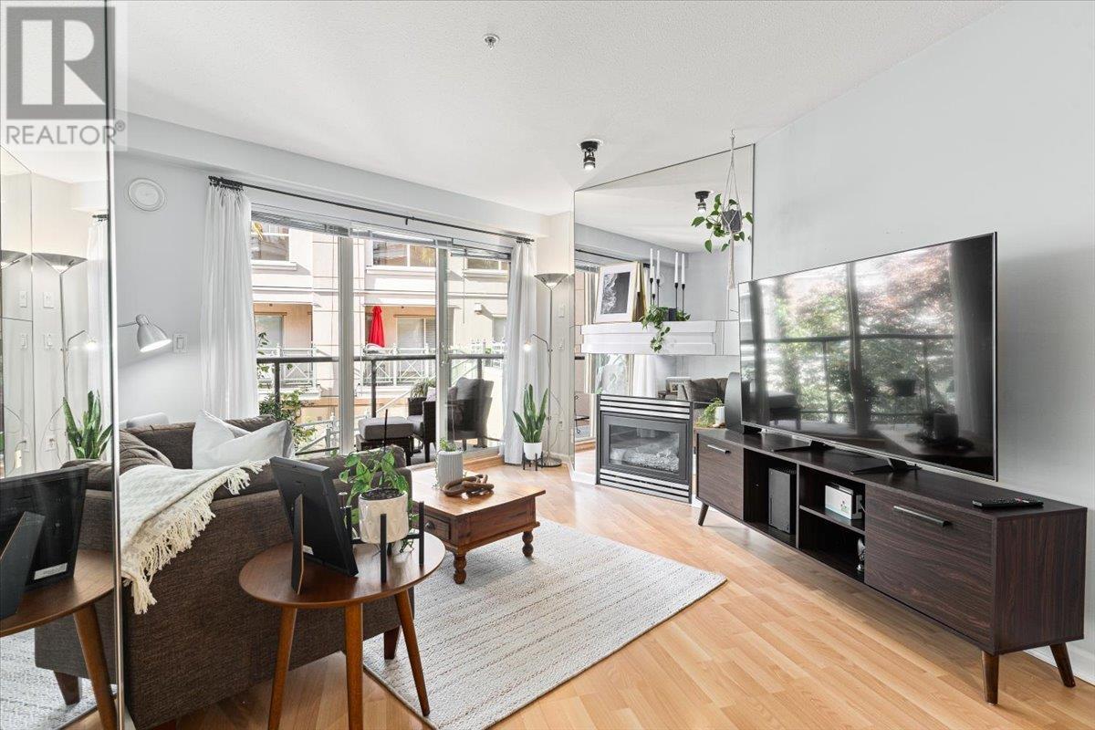 124 332 LONSDALE AVENUE, North Vancouver, British Columbia One