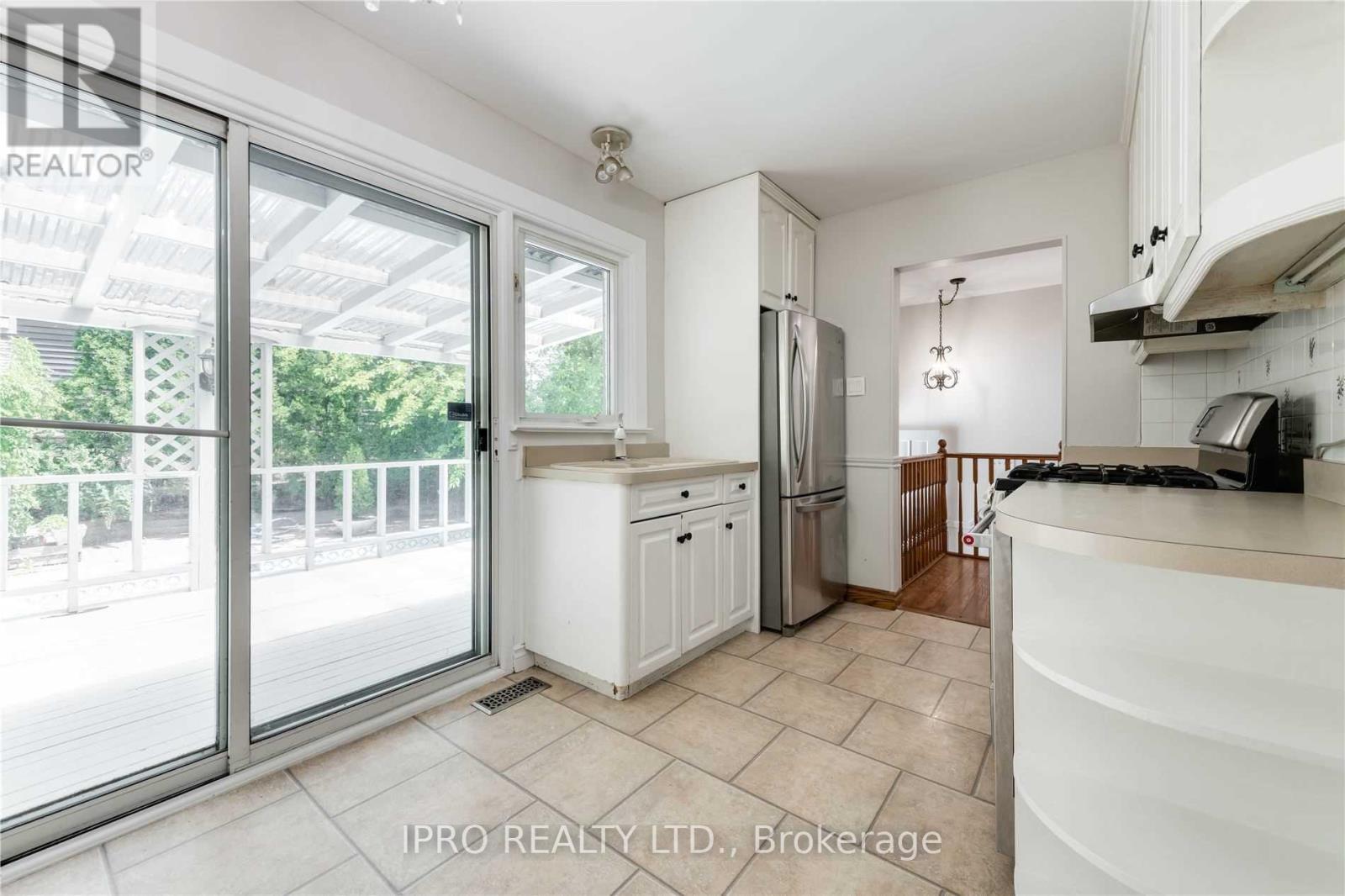 463 Drummond Road, Oakville (Mo Morrison), Ontario  L6J 4L7 - Photo 12 - W9419939