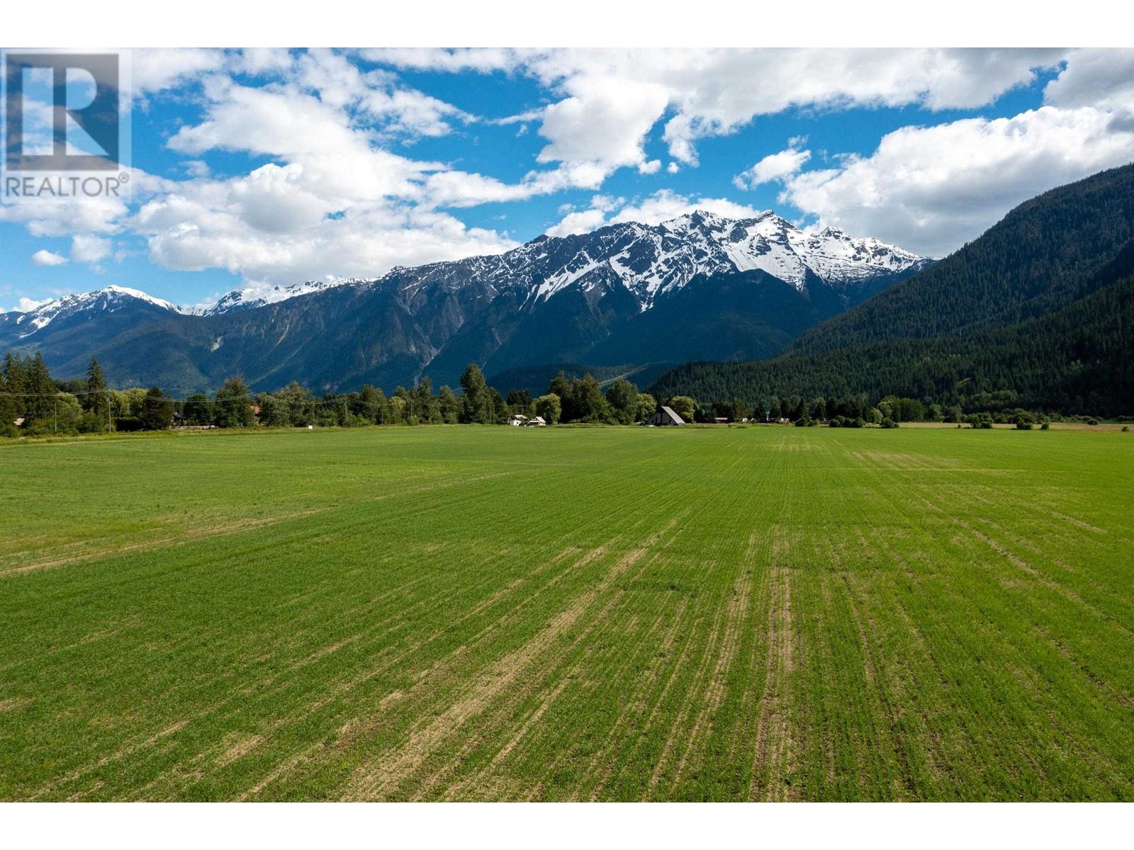 7631 Pemberton Meadows Road, Pemberton, British Columbia  V0N 2L2 - Photo 13 - R2937538