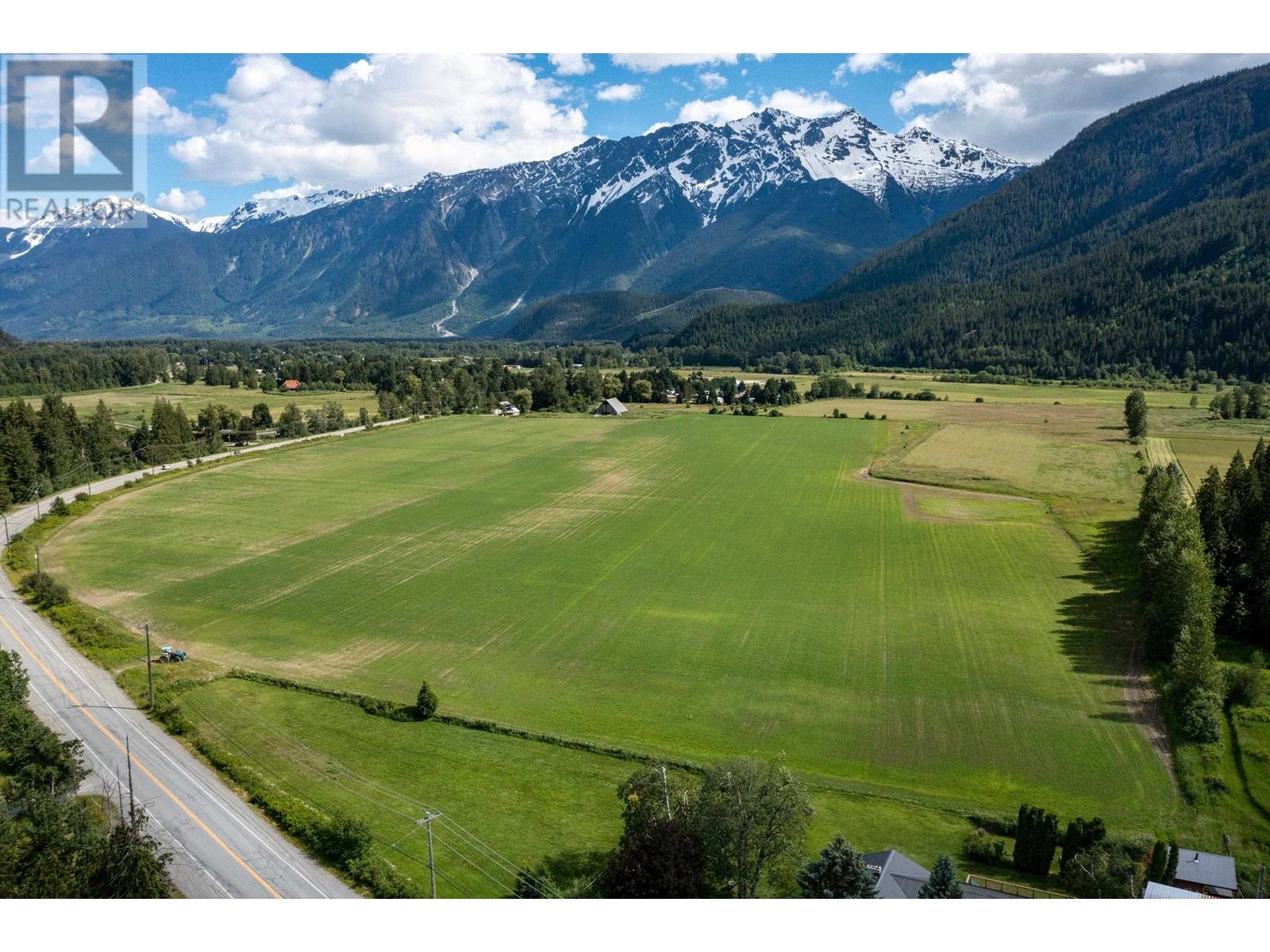 7631 Pemberton Meadows Road, Pemberton, British Columbia  V0N 2L2 - Photo 5 - R2937538