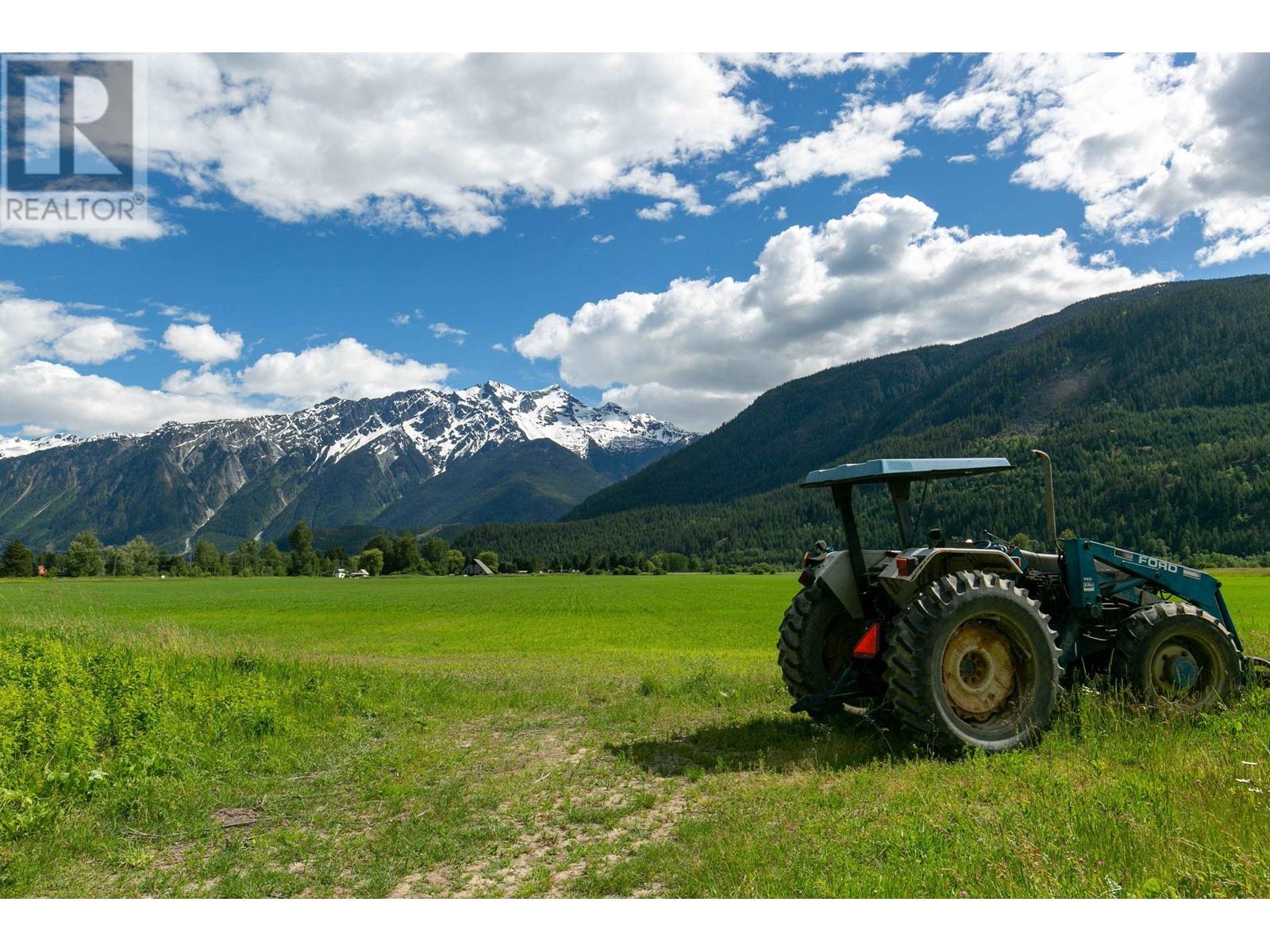 7631 Pemberton Meadows Road, Pemberton, British Columbia  V0N 2L2 - Photo 8 - R2937538