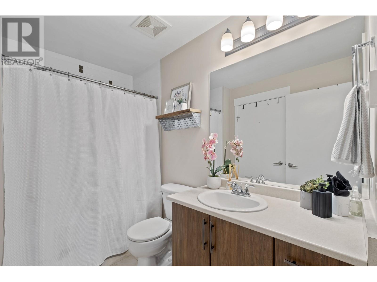 208 11950 Harris Road, Pitt Meadows, British Columbia  V3Y 0B7 - Photo 5 - R2937463