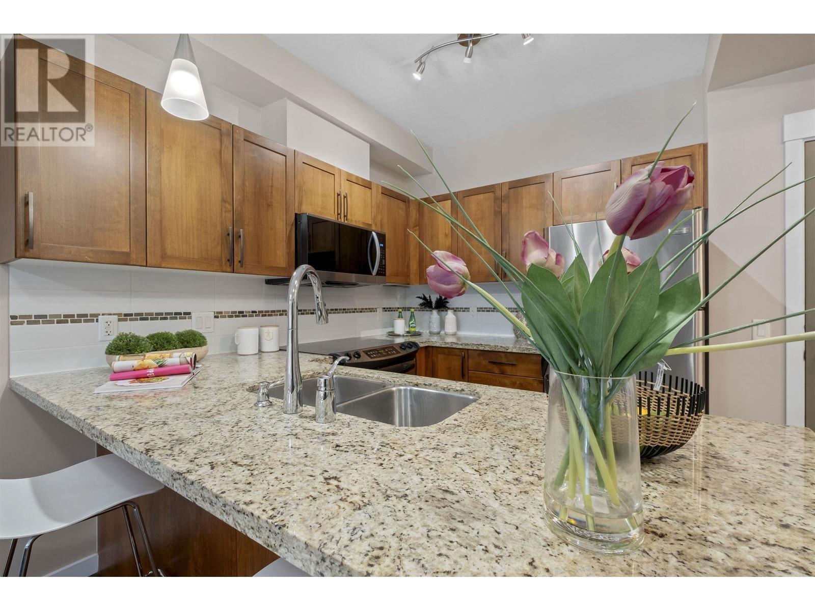 208 11950 Harris Road, Pitt Meadows, British Columbia  V3Y 0B7 - Photo 7 - R2937463