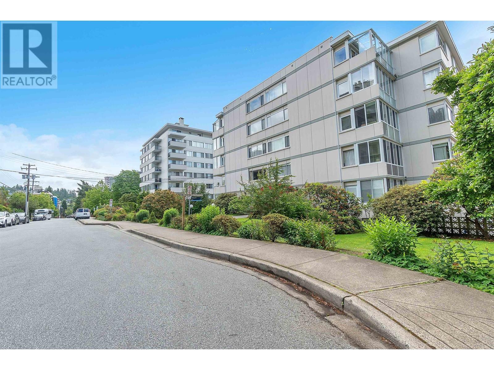 Property at 306 1750 ESQUIMALT AVENUE image 3