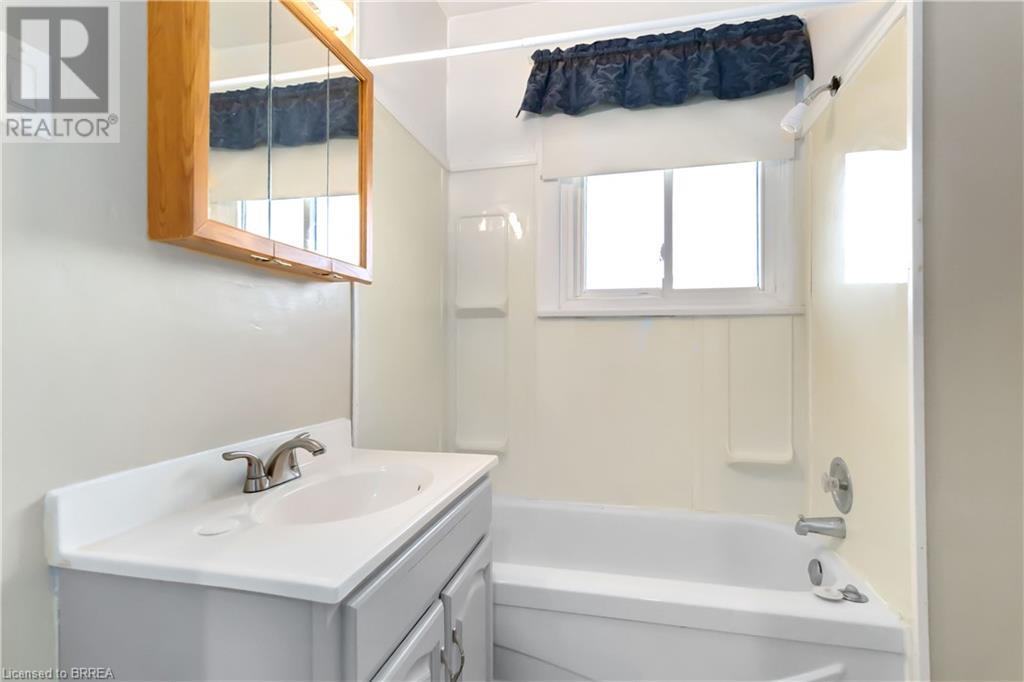 265 Park Avenue, Brantford, Ontario  N3S 5K6 - Photo 14 - 40666007