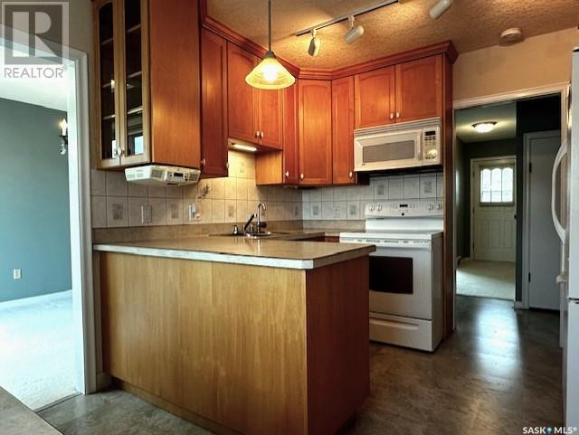 Property at 214 10th AVENUE W image 2