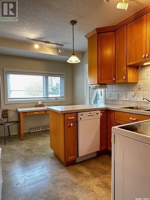 Property at 214 10th AVENUE W image 4