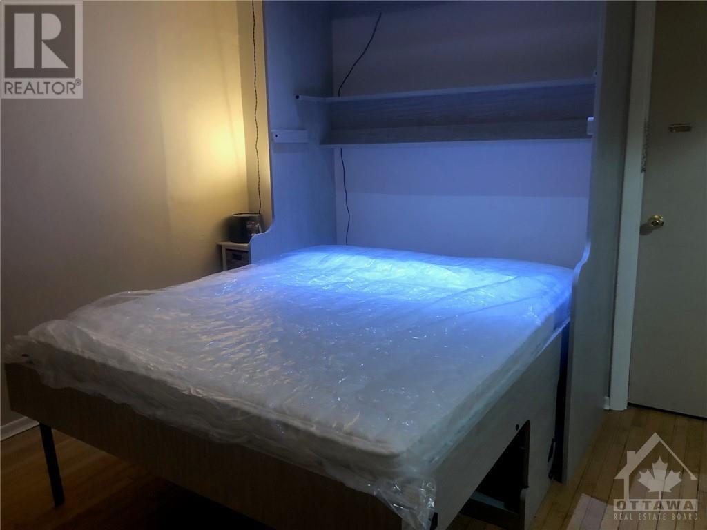 20 Russell Street W, Smiths Falls, Ontario K7A 1N9 - Photo 3 - X9523883