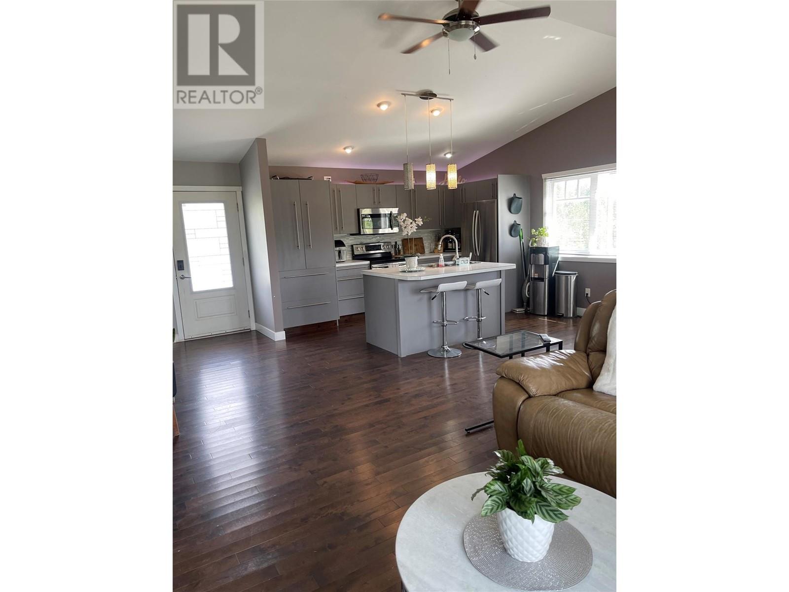 2670 Glenmore Road N, kelowna, British Columbia