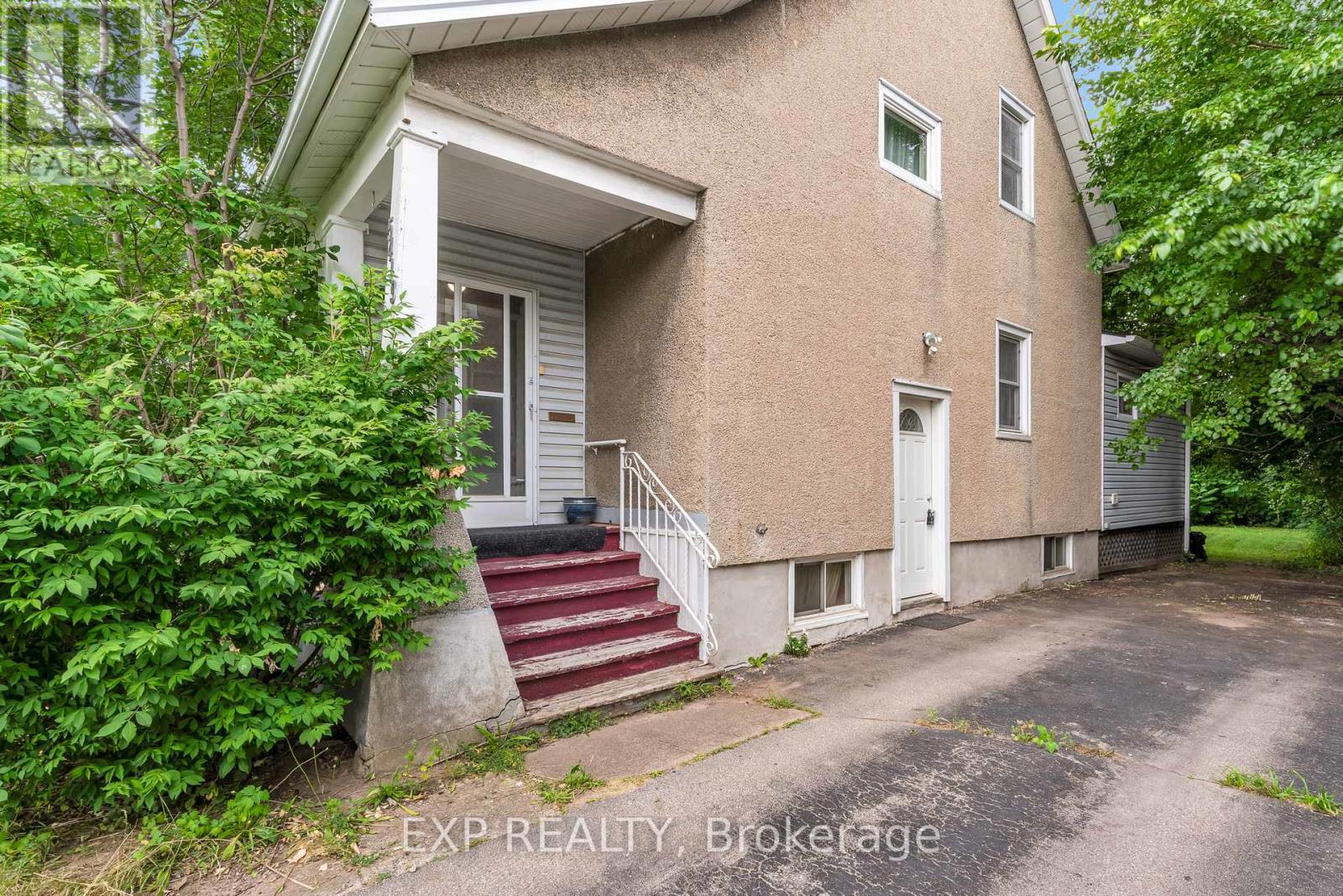 5419 Maple StreetNiagara Falls, Ontario  L2E 2N9 - Photo 2 - X9505573