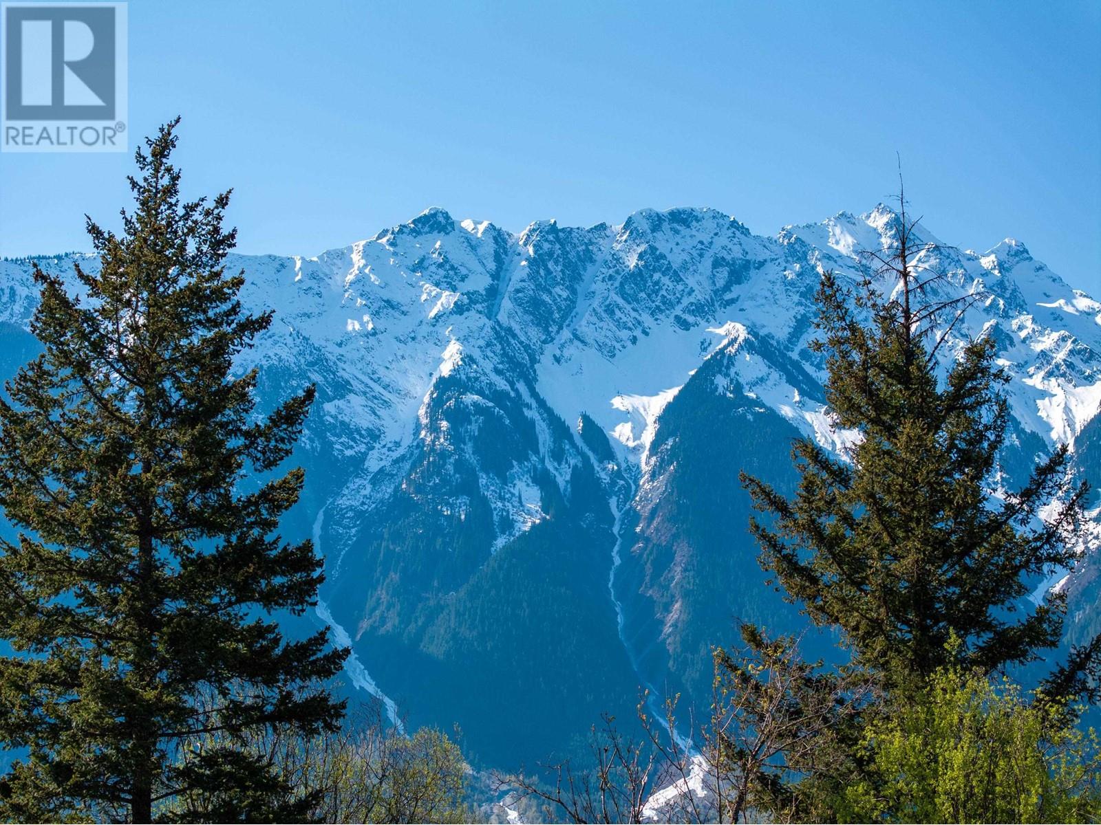 1701 Wishbone Court, Pemberton, British Columbia V0N 2L1 - Photo 3 - R2937745
