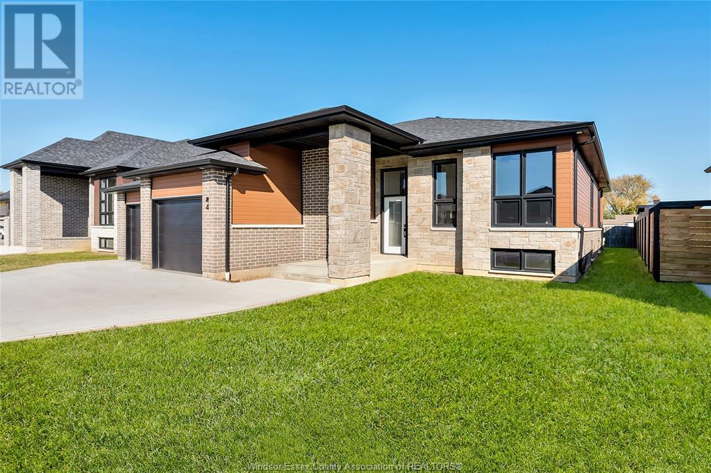 Property at 4 WOODLAND image 2