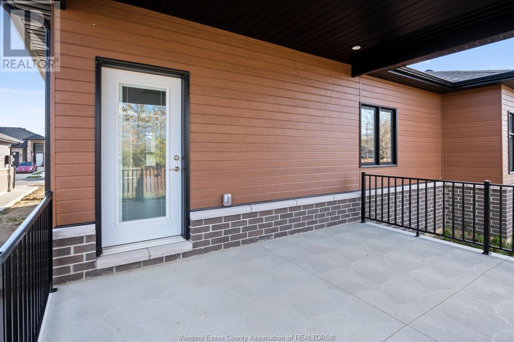 Property at 4 WOODLAND image 4