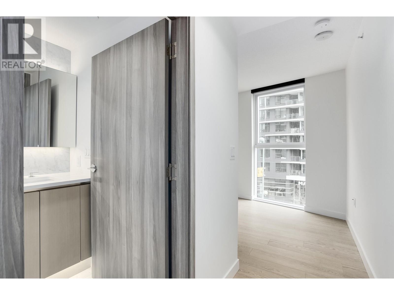 Listing Picture 11 of 30 : 584 87 NELSON STREET, Vancouver / 溫哥華 - 魯藝地產 Yvonne Lu Group - MLS Medallion Club Member