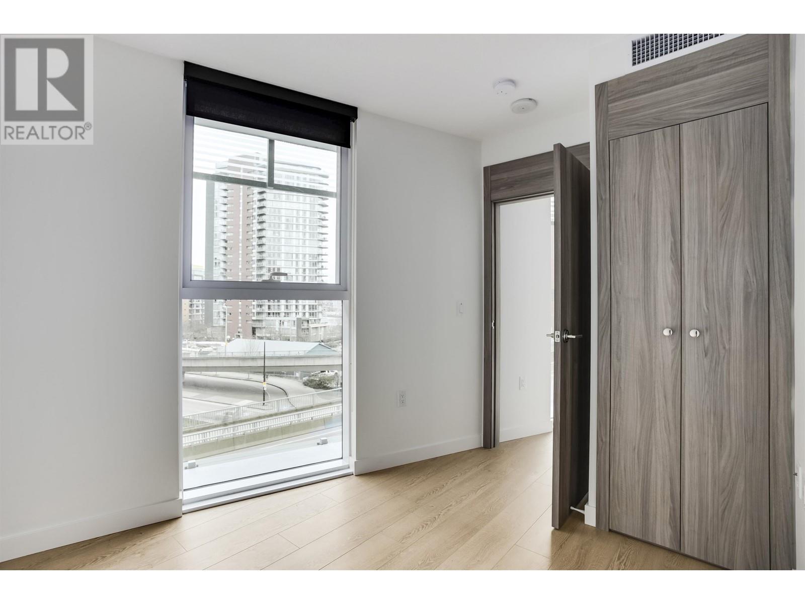 Listing Picture 16 of 30 : 584 87 NELSON STREET, Vancouver / 溫哥華 - 魯藝地產 Yvonne Lu Group - MLS Medallion Club Member