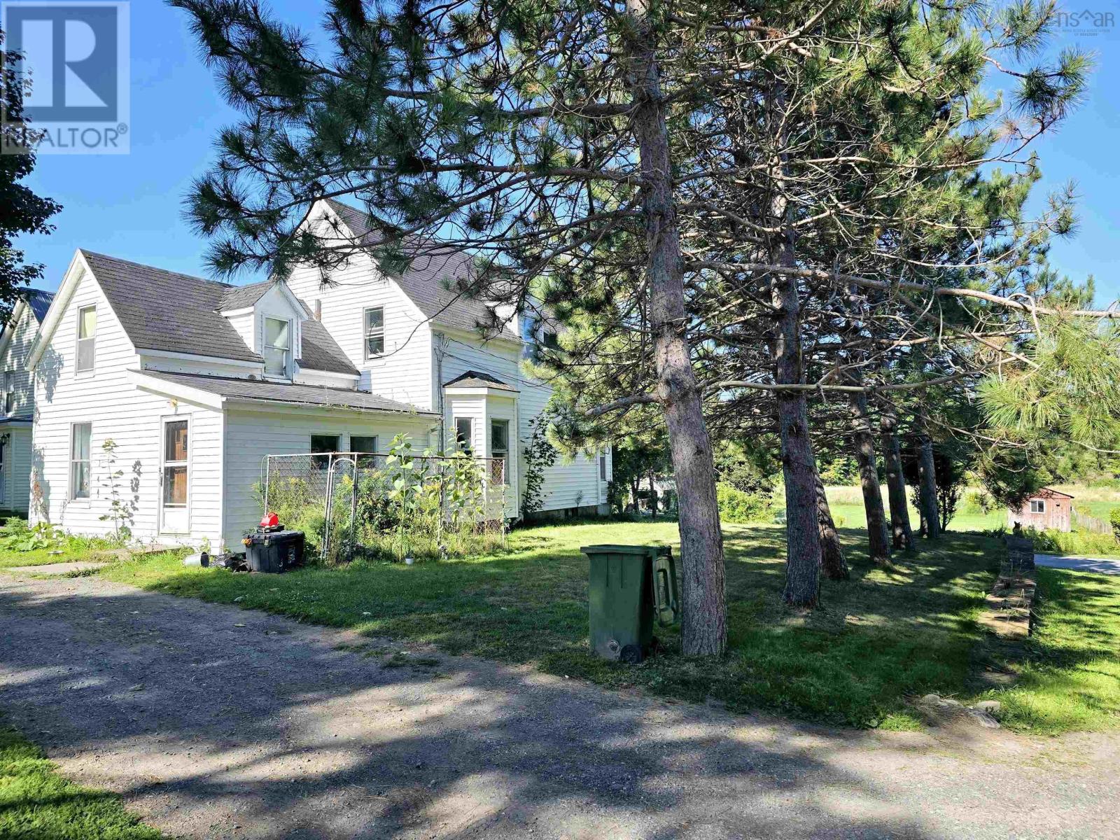 29 Edward Street, Plymouth, Nova Scotia  B0K 1S0 - Photo 3 - 202421617