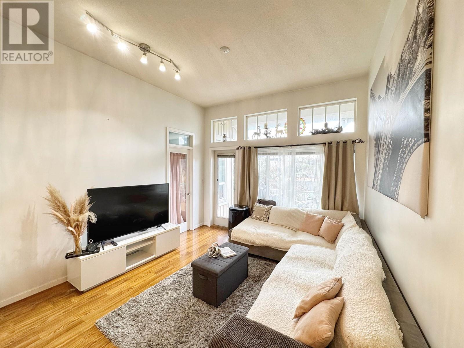 Listing Picture 3 of 11 : 415 3651 FOSTER AVENUE, Vancouver / 溫哥華 - 魯藝地產 Yvonne Lu Group - MLS Medallion Club Member