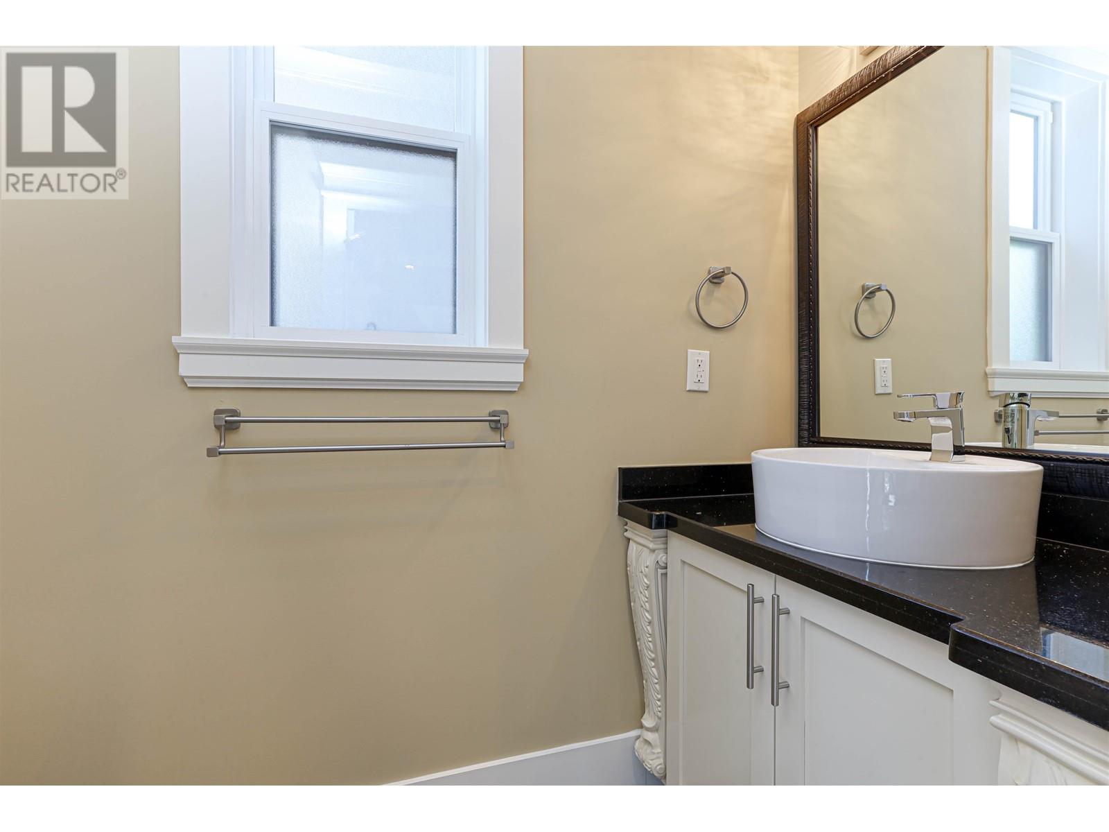 Listing Picture 18 of 40 : 1529 W 66TH AVENUE, Vancouver / 溫哥華 - 魯藝地產 Yvonne Lu Group - MLS Medallion Club Member