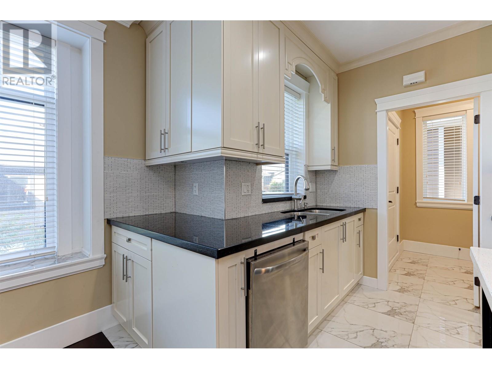 Listing Picture 12 of 40 : 1529 W 66TH AVENUE, Vancouver / 溫哥華 - 魯藝地產 Yvonne Lu Group - MLS Medallion Club Member