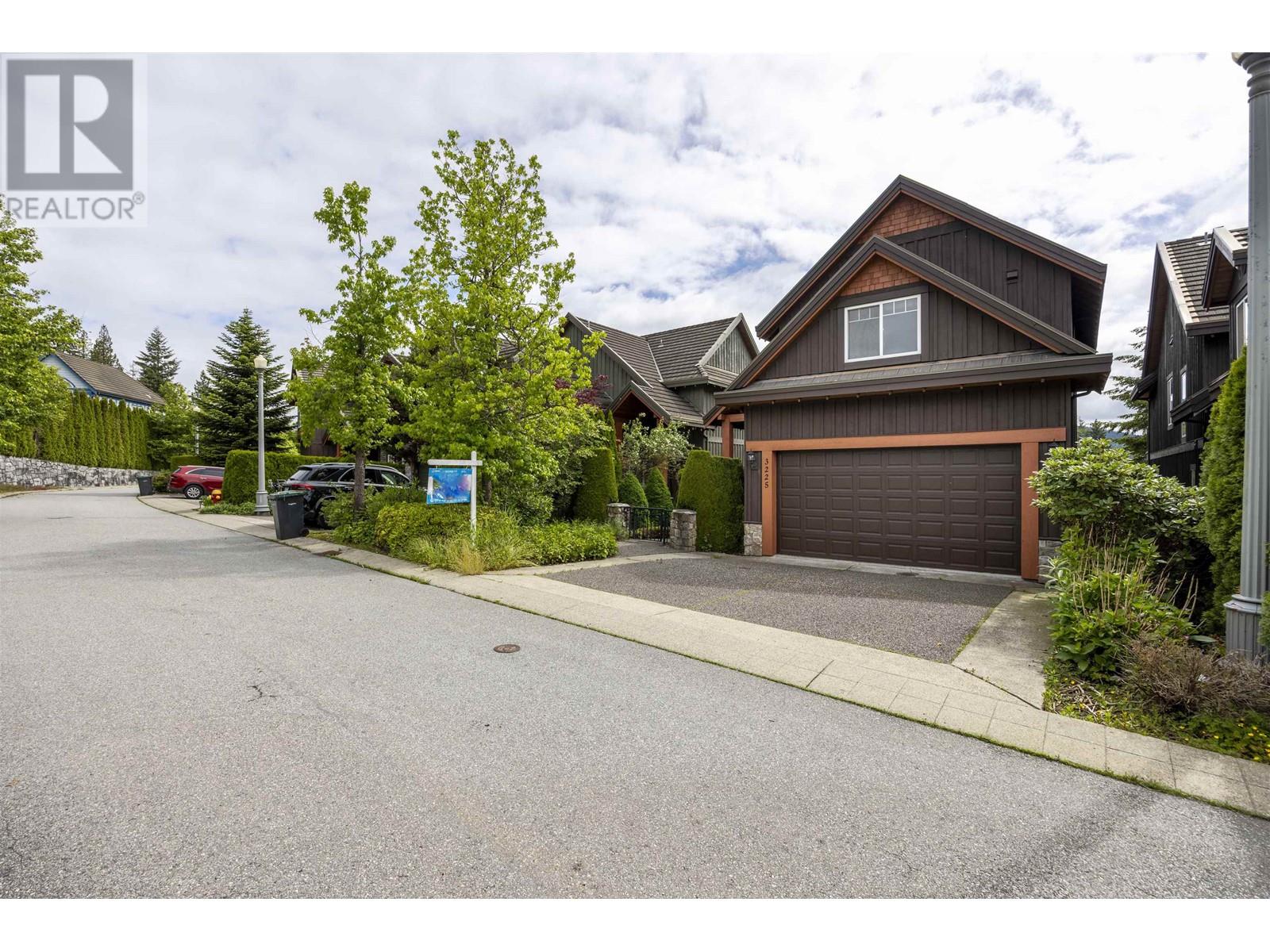 3225 Chartwell Lane, Coquitlam, British Columbia  V3E 3N1 - Photo 2 - R2937723